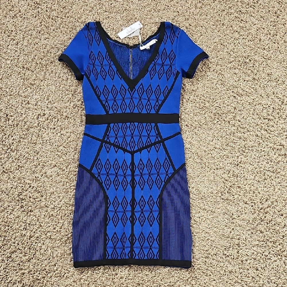 NWT Stretta Knit Bandage Bodycon Form Fitting Blue Geometric Pattern Dress Vneck
